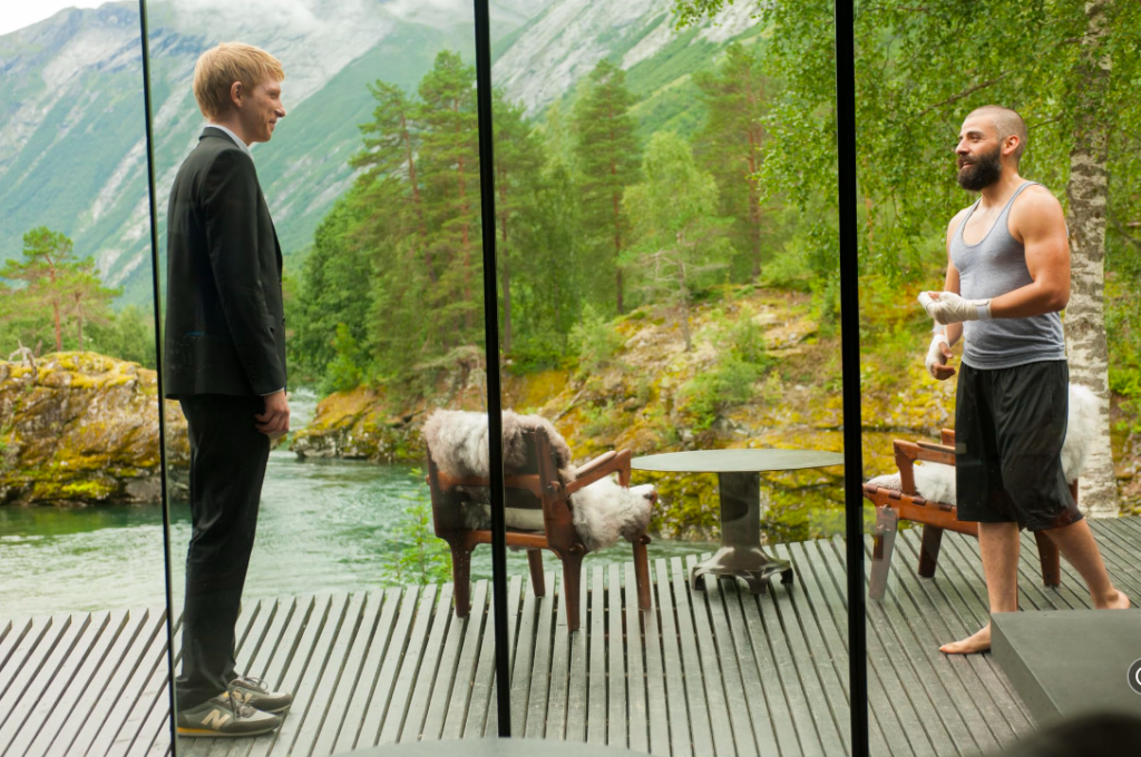 Oscar Isaac, Domhnall Gleeson in Ex Machina